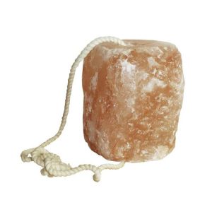 piedra de sal del himalaya con cuerda